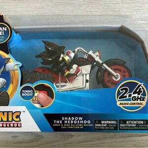 NEW SONIC & SEGA ALL STARS RACING SHADOW THE HEDGEHOG 2.4 Ghz RC WITH REMOTE